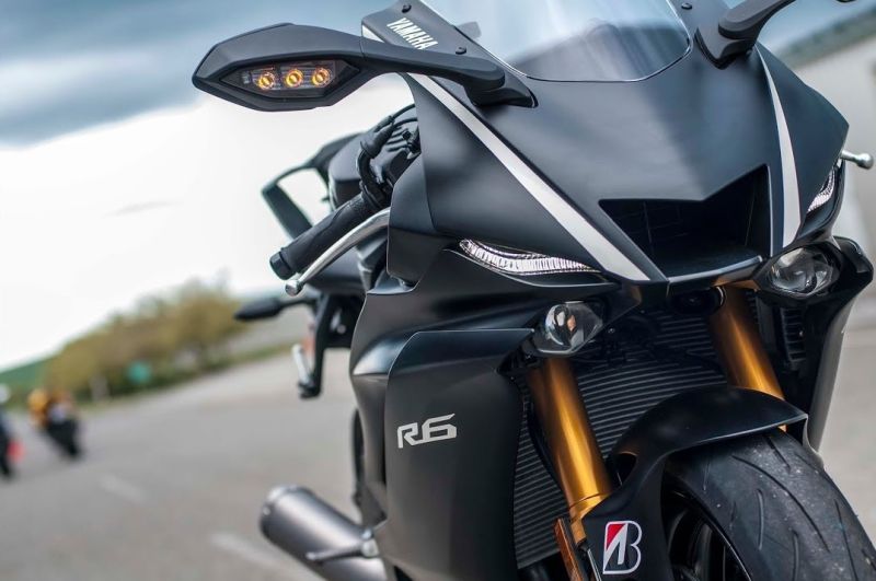 мотоцикл r6 - черный